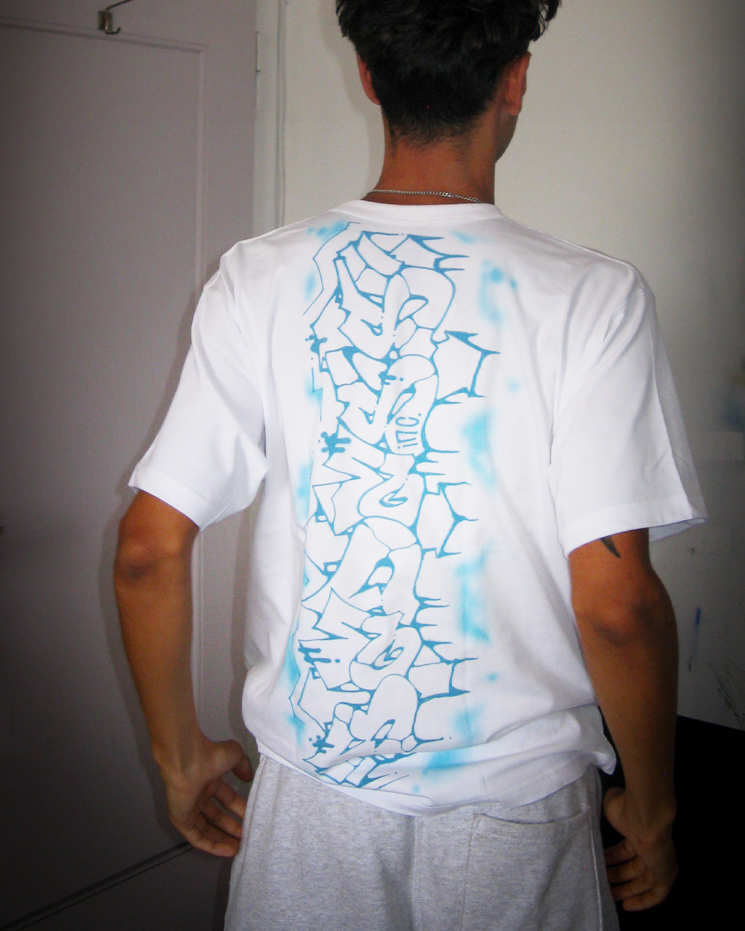 1/1 Airbrush T-Shirt S Turquoise / Blue Backpiece